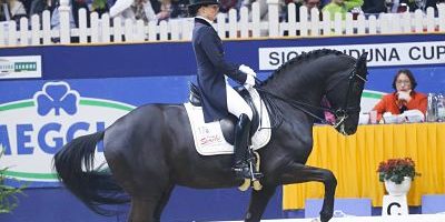 imago12986195h_opt Bildnummer: 12986195 Datum: 09.03.2013 Copyright: imago/Rau Dortmund Westfalenhalle 09.03.2013 Internat. Reitturnier hier Grand Prix Special: Kristina Sprehe (GER) und Desperados FRH (mit oranger Jacke Chefrichterin Dr Evi Eisenhardt GER) ; Pferdesport Reiten Dressur xdp x0x 2013 quadrat premiumd Pferdesport Reiten Dressur Dressurreiten Image number 12986195 date 09 03 2013 Copyright imago Tough Dortmund Westfalenhalle 09 03 2013 Internat Horse here Grand Prix Special Kristina Sprehe ger and Desperados FRH with orange Jacket Chief Judge Dr Evi Eisenhardt ger Equestrian sports riding Dressage x0x 2013 Square premiumd Equestrian sports riding Dressage Dressage