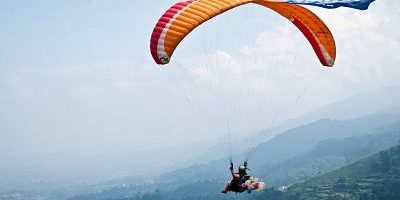 A paraglider flies during Fun Fly Paragliding Festival at Puncak Bogor West Java Province in Indon A paraglider flies during Fun Fly Paragliding Festival at Puncak, Bogor, West Java Province in Indonesia, May 25, 2014. More than a hundred participants in different kinds of costumes participate in this festival. (Xinhua/Veri Sanovri) INDONESIA-BOGOR-PARAGLIDING FESTIVAL PUBLICATIONxNOTxINxCHN a Paragliders FLIES during Fun Fly Paragliding Festival AT Bogor WEST Java Province in Indonesia May 25 2014 More than a Hundred Participants in different Kinds of Costumes participate in This Festival XINHUA Veri Indonesia Bogor Paragliding Festival PUBLICATIONxNOTxINxCHN