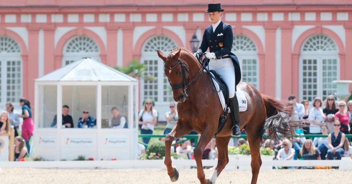 1 Platz Fabienne Mueller Luetkemeier M¸ller L¸tkemeier GER auf Ihrem Pferd D Agostino FRH Preis 1. Platz Fabienne Mueller-Luetkemeier, M¸ller-L¸tkemeier (GER) auf Ihrem Pferd D Agostino FRH, Preis der Liselott und Klaus Rheinberger-Stiftung Nr. 1 CDI4Sterne - Int. Dressurpruefung - Grand Prix de Dressage, Qualifikation f¸r die Grand Prix Kuer, Internationales Wiesbadener Pfingstturnier 2018, 18.-21.5.2018, Wiesbadener Pfingstturnier 2018 Wiesbaden *** 1 place Fabienne Mueller Luetkemeier M¸ller L¸tkemeier GER on her horse D Agostino FRH Prize of the Liselott and Klaus Rheinberger Foundation Nr 1 CDI4Stars Int Dressurpruefung Grand Prix de Dressage Qualification for the Grand Prix Kuer International Wiesbadener Pfingstturnier 2018 18 21 5 2018 Wiesbadener Pfingstturnier 2018 Wiesbaden Copyright: xRoskaritzx/Eibner-Pressefotox EP_fh_rrz 