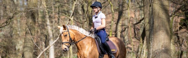 ROHLDORF - Wald und Wiese Trainingsideen mit Julia Mestern 2018 ROHLDORF - Wald und Wiese Trainingsideen mit Julia Mestern 2018 MESTERN Julia (GER) Kraft- und Konditionstraining im Wald Kehrtwende Rohldorf, Reitanlage Mestern 17. April 2018 © www.sportfotos-lafrentz.de/Stefan Lafrentz 